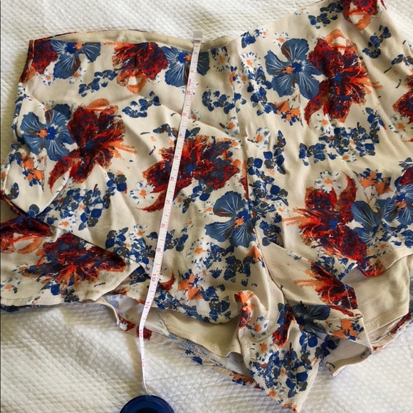 Shorts - Picture 3 of 6